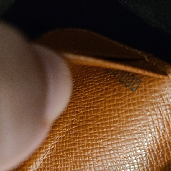 Louis Vuitton short wallet - Picture 5 of 8